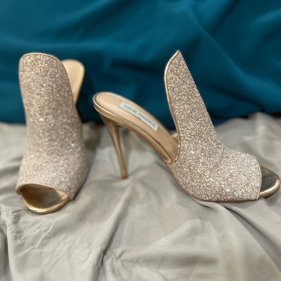 Steve Madden, open-toe, 4 inch heels, blush pink and rose gold in color. - Picture 3 of 7